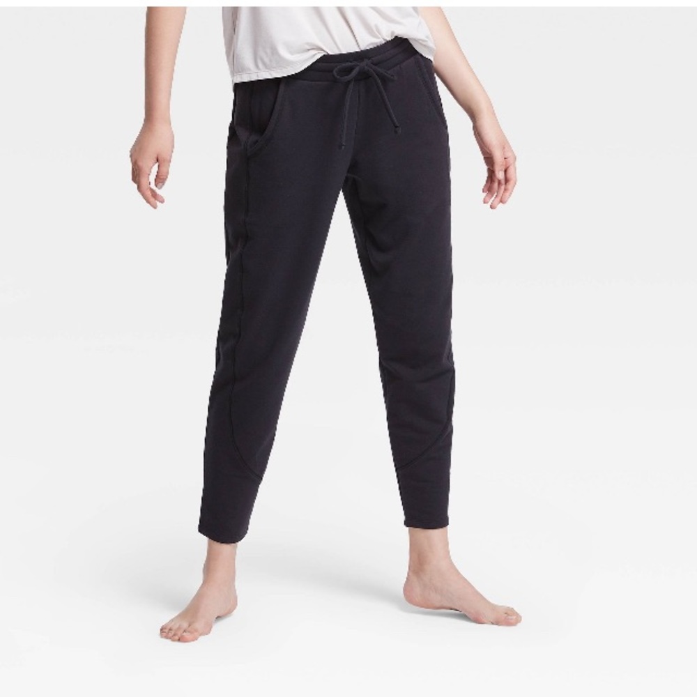 New without tags! Size small joggers! With pockets